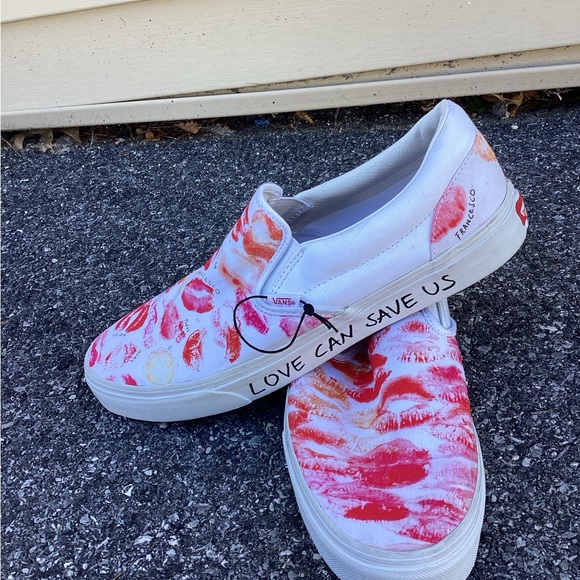 Vans Pride OTW Artist Lorusso Slip-on M-13 Kiss Print NW - Picture 2 of 9